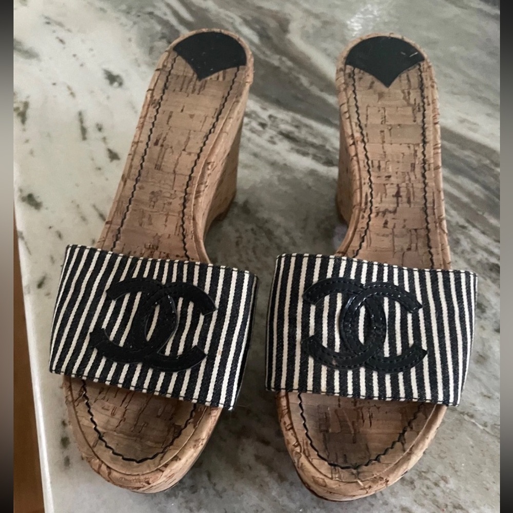 CHANEL Stripe CC Patent Logo Mules Cork Shoes 9 39 $850